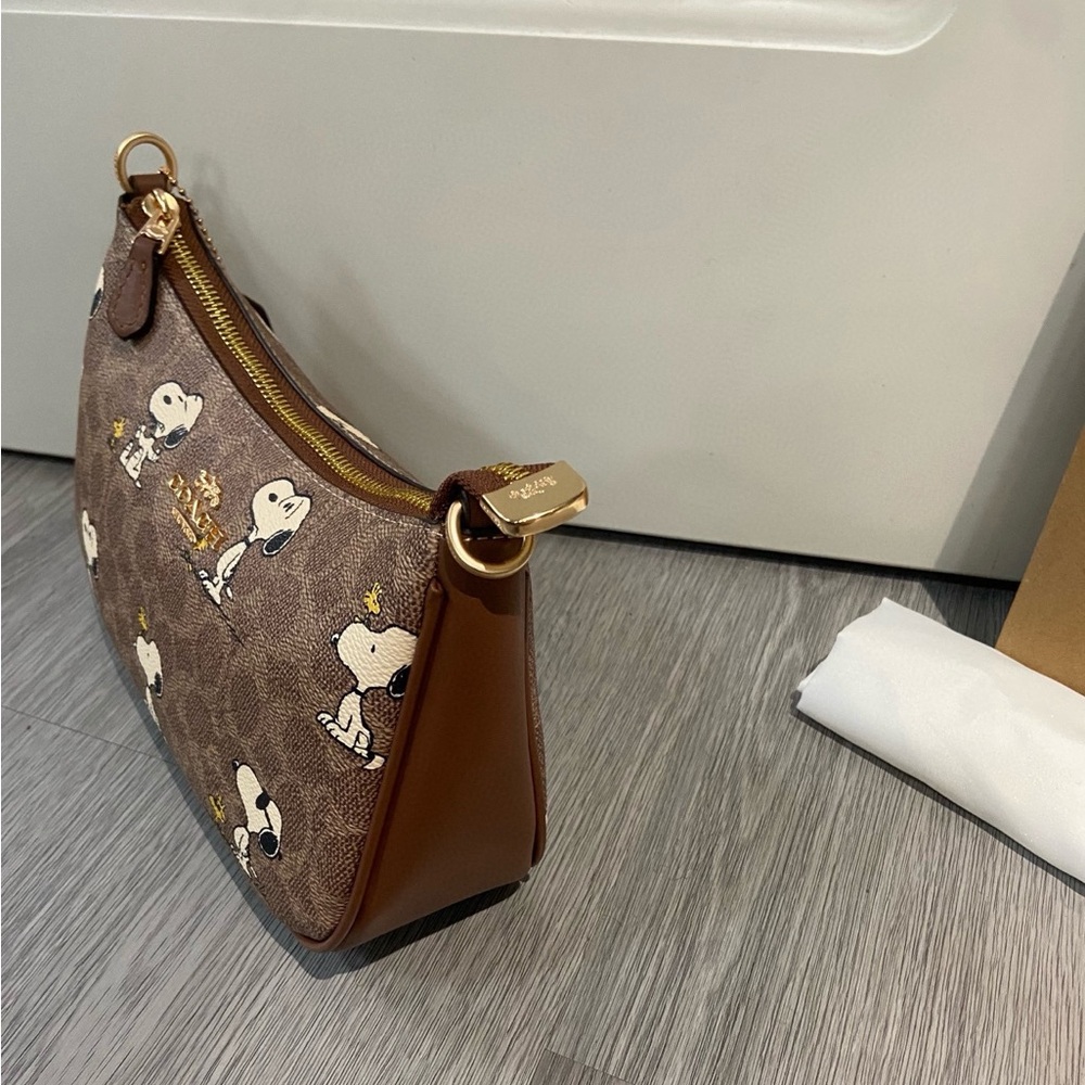 NWT!! Coach X Peanuts Teri Shoulder Bag In Signature Canvas With Snoopy Print - Picture 4 of 9